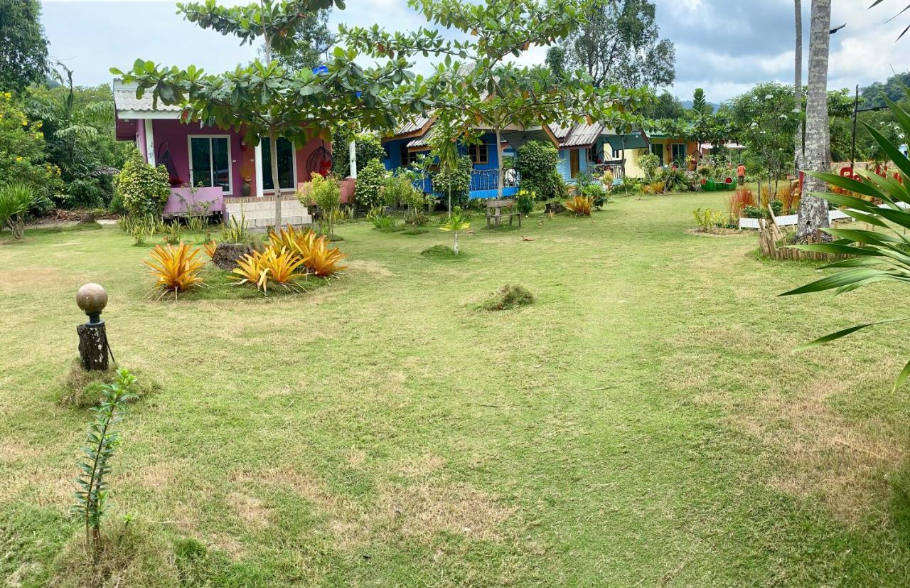Lee Red House Hotel Ban Lak Uan Exterior foto