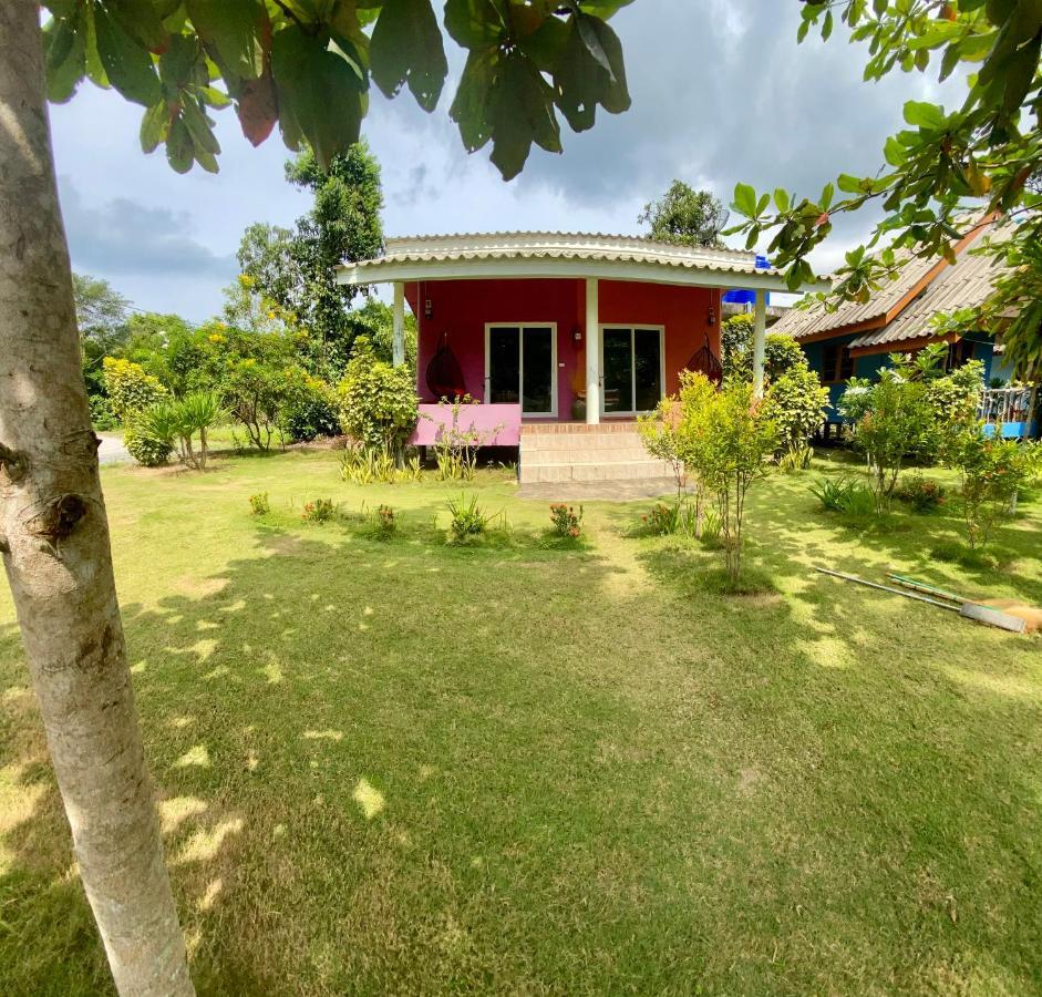 Lee Red House Hotel Ban Lak Uan Exterior foto