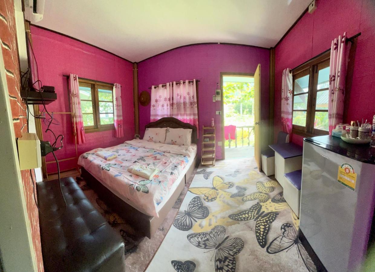 Lee Red House Hotel Ban Lak Uan Exterior foto