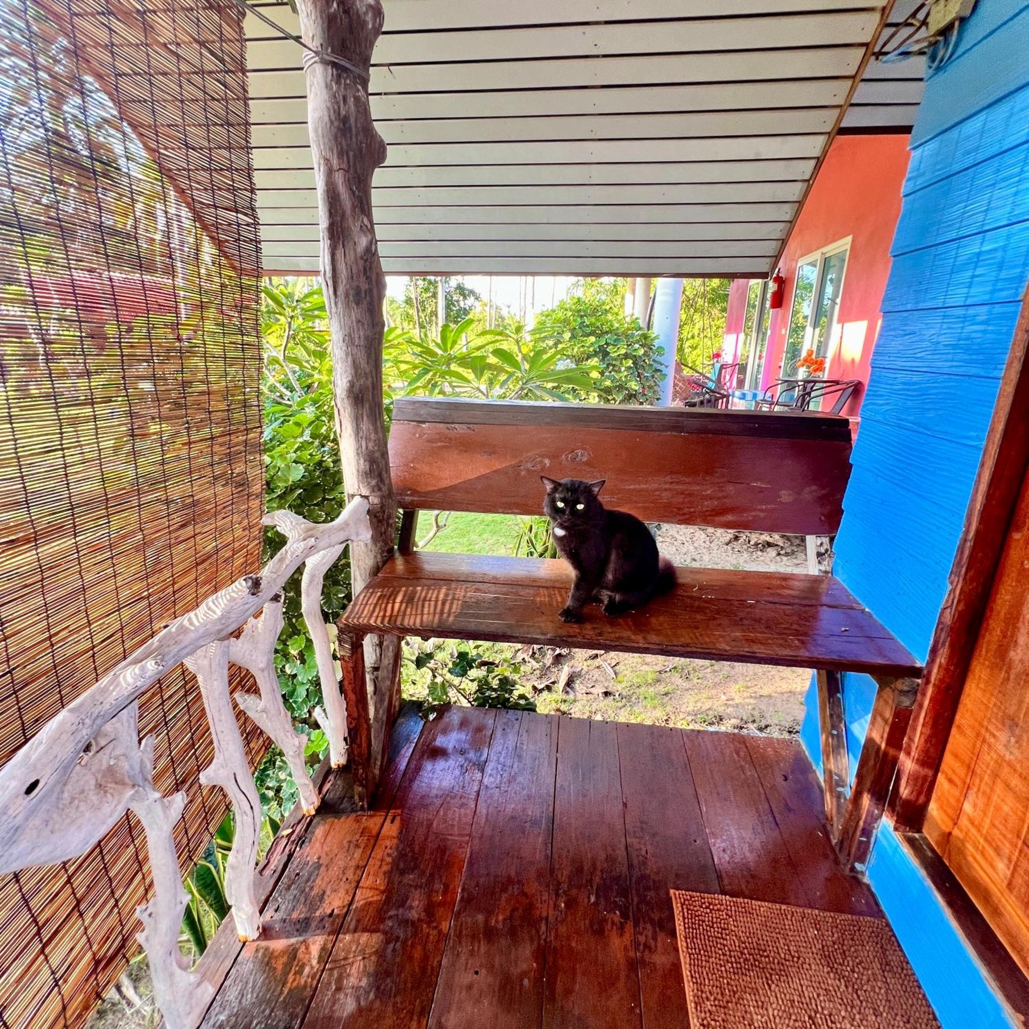 Lee Red House Hotel Ban Lak Uan Exterior foto