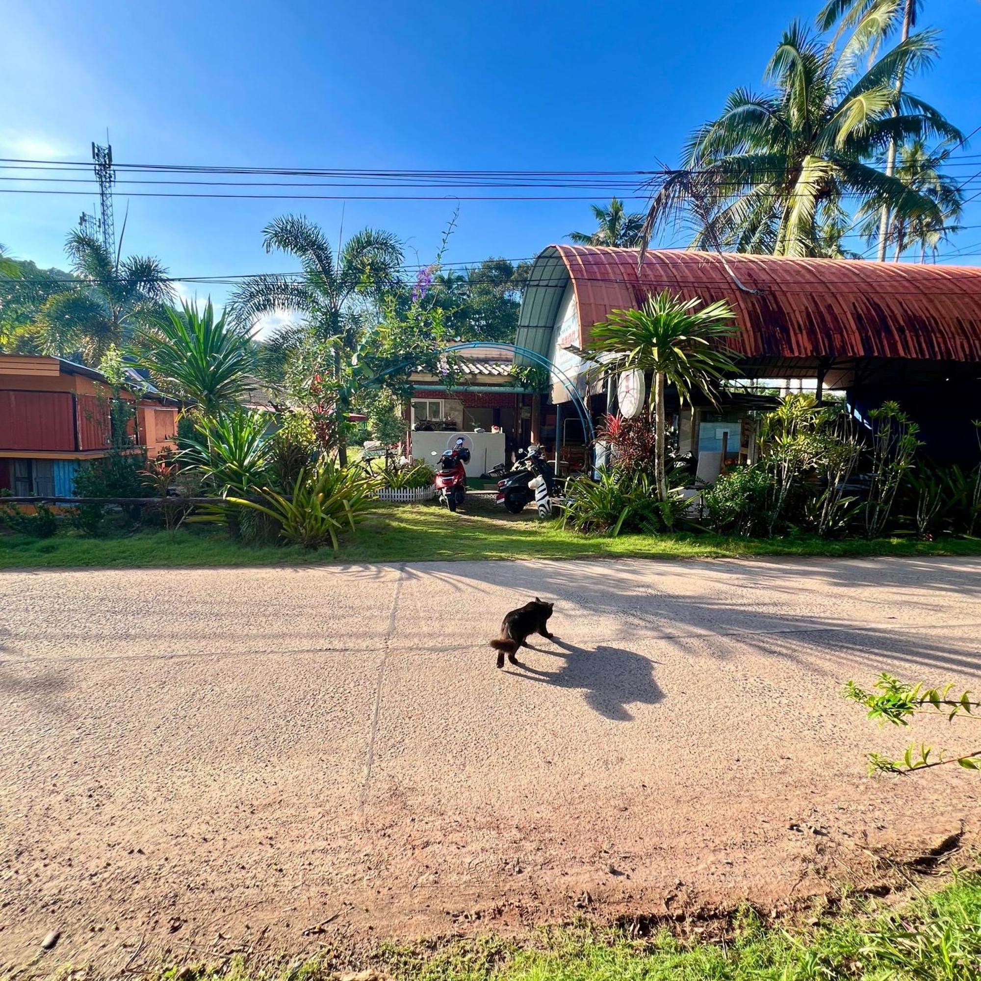 Lee Red House Hotel Ban Lak Uan Exterior foto