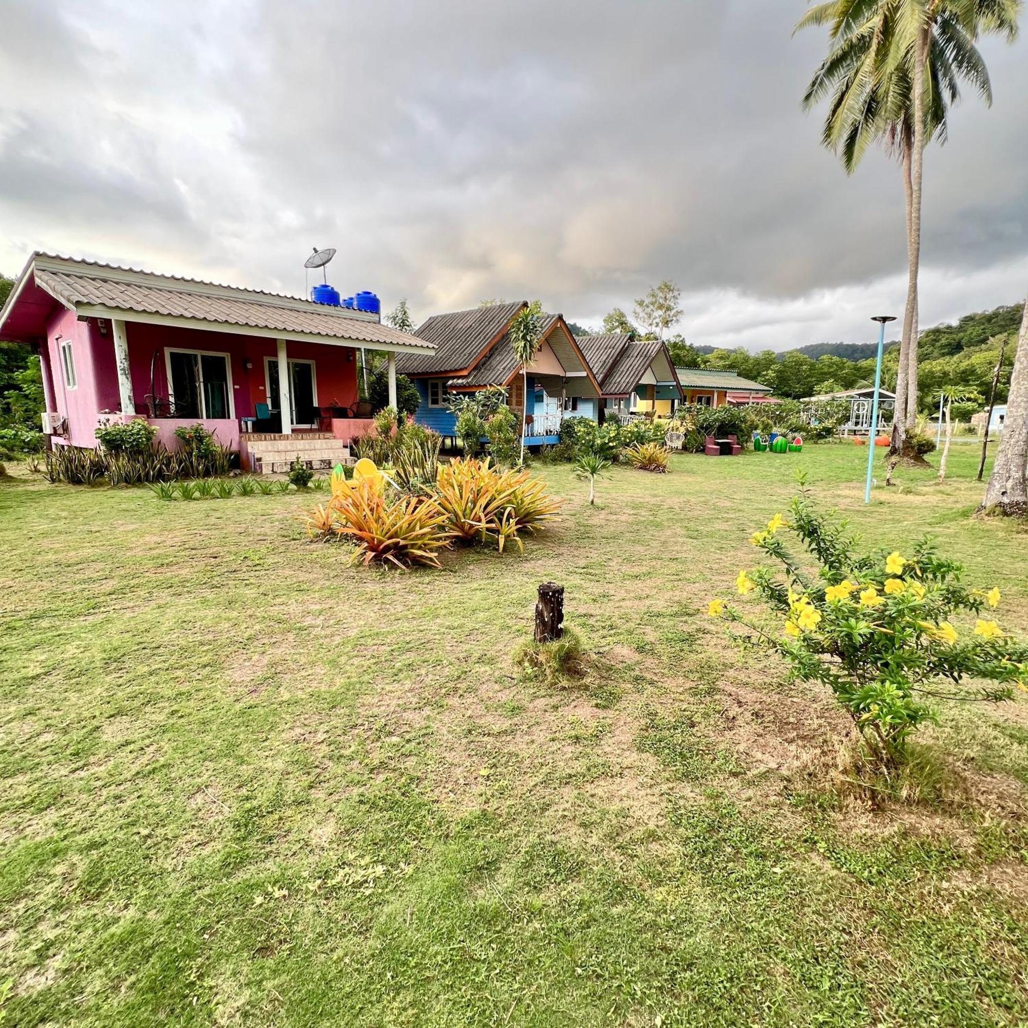 Lee Red House Hotel Ban Lak Uan Exterior foto
