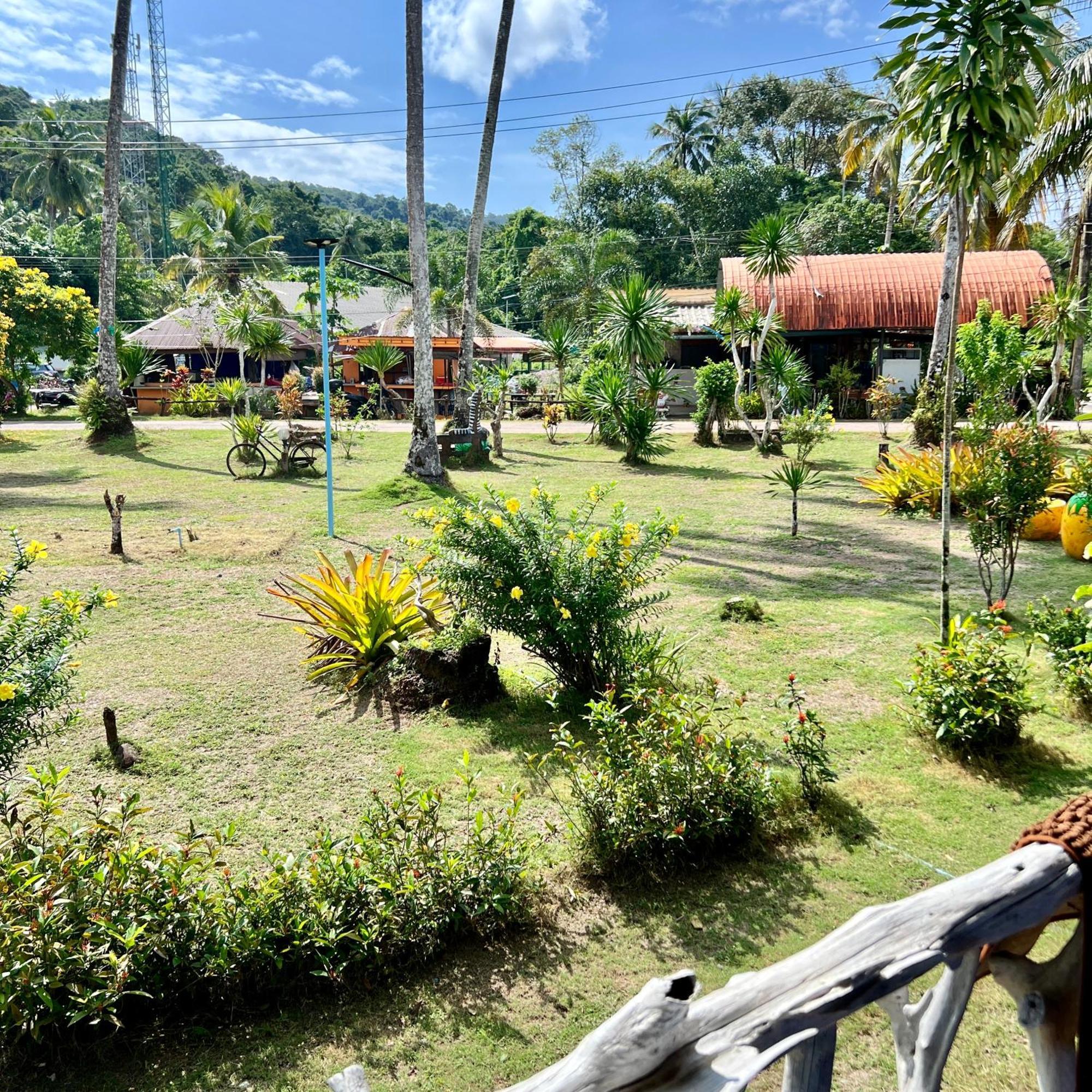 Lee Red House Hotel Ban Lak Uan Exterior foto