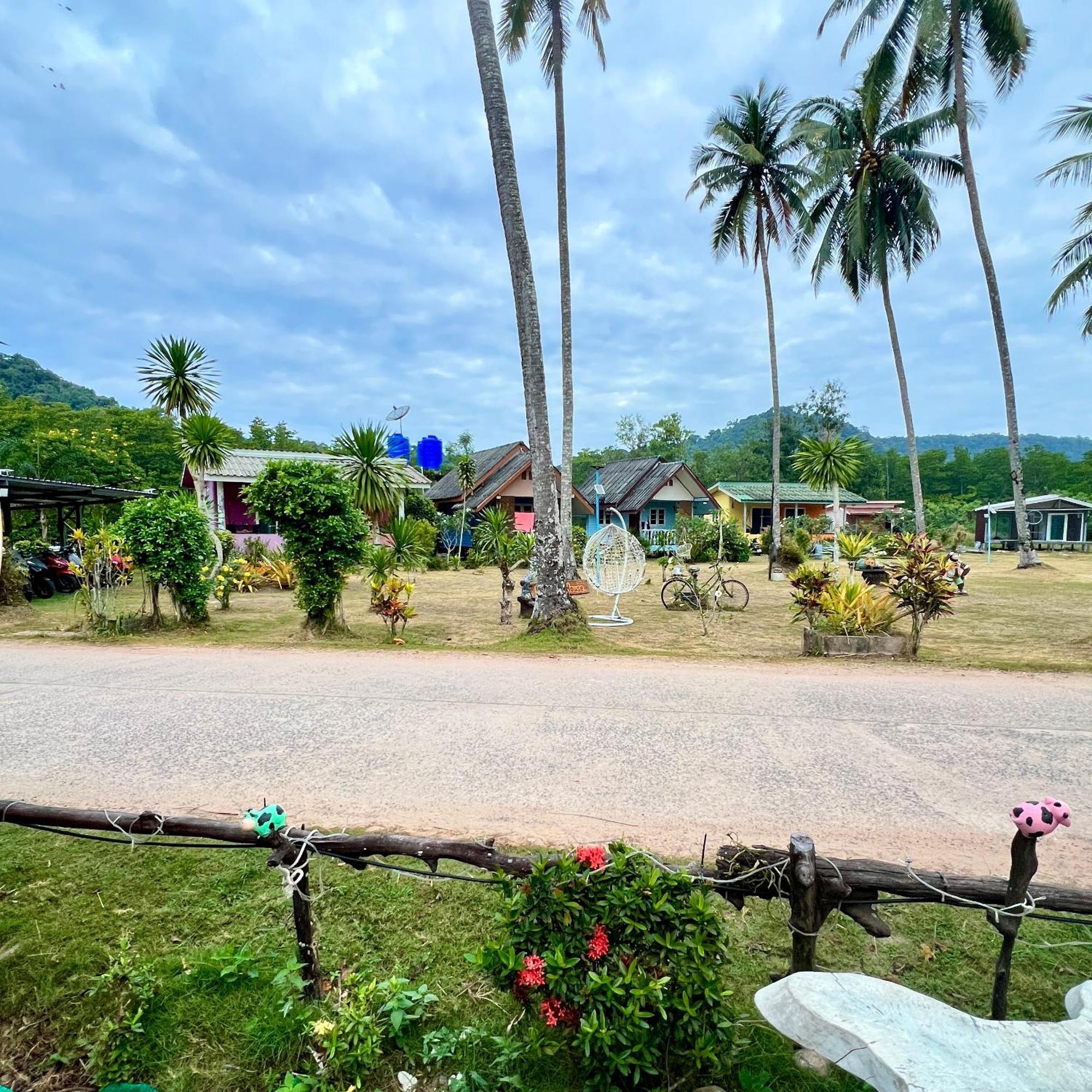 Lee Red House Hotel Ban Lak Uan Exterior foto