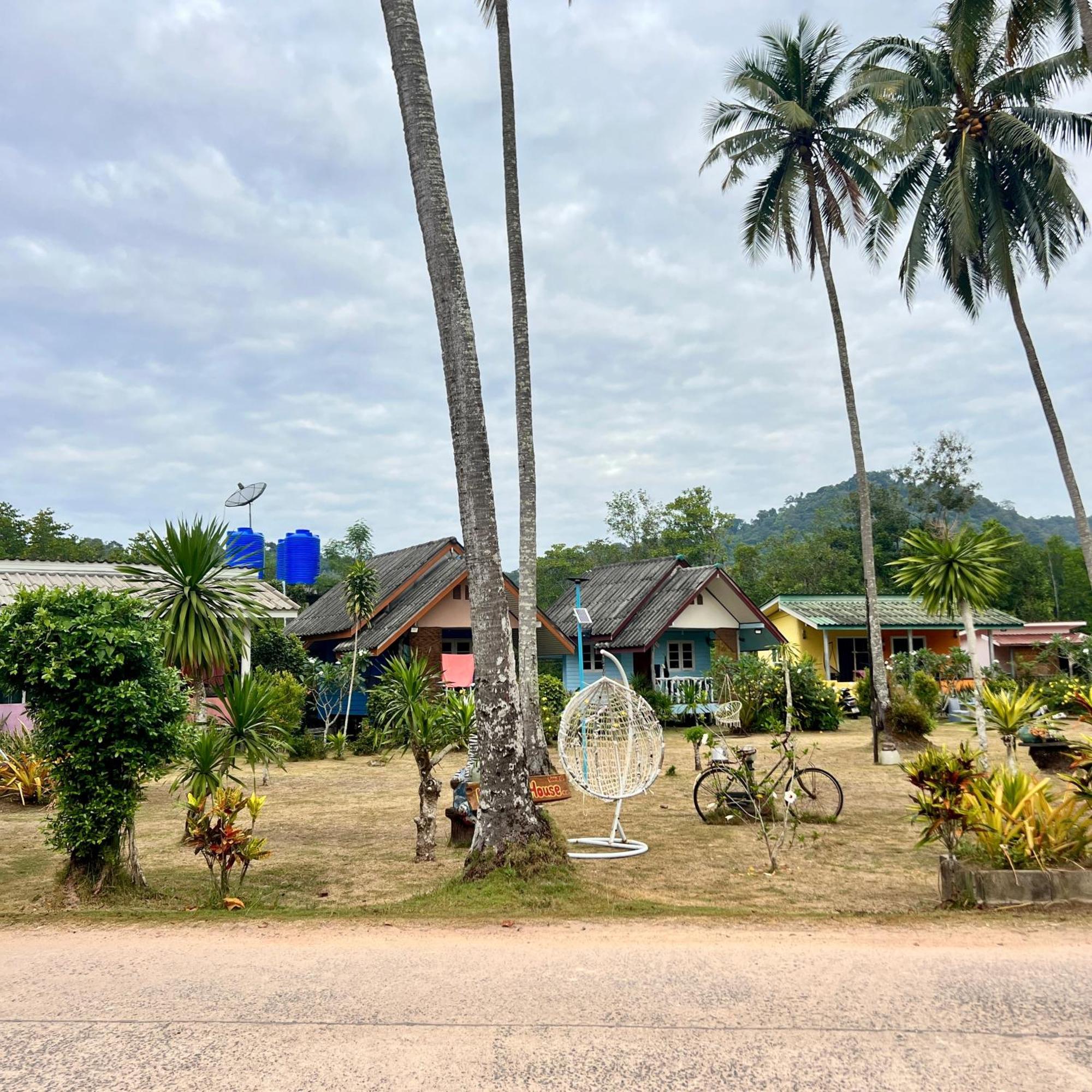 Lee Red House Hotel Ban Lak Uan Exterior foto