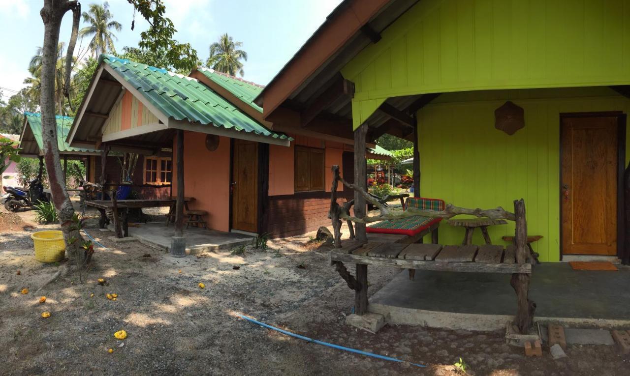 Lee Red House Hotel Ban Lak Uan Exterior foto
